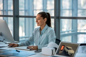 A woman taking up Business Administration online at MCI institute